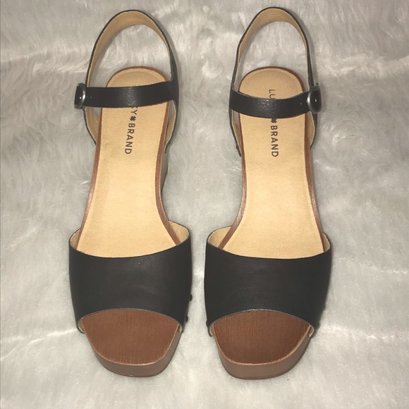 Lucky Brand Zashti Women Open Toe Wedge Shoe in Black Vegan Leather Size 11 - Picture 1 of 14